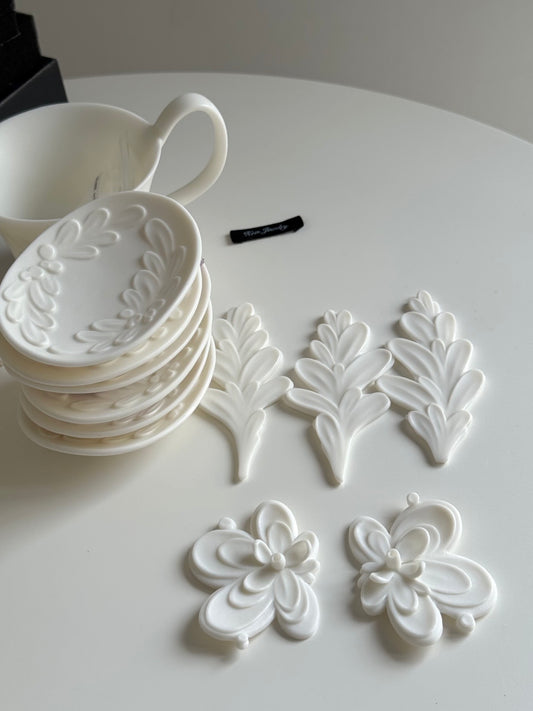 White Porcelain Leaf Chopstick Rest