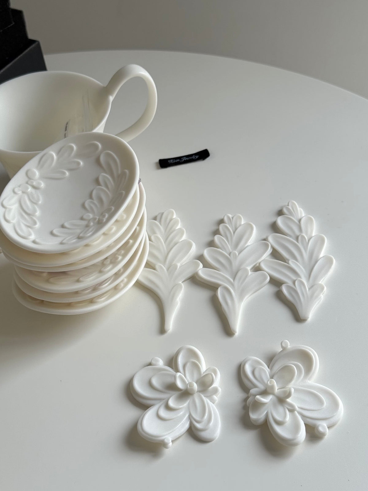 White Porcelain Leaf Chopstick Rest