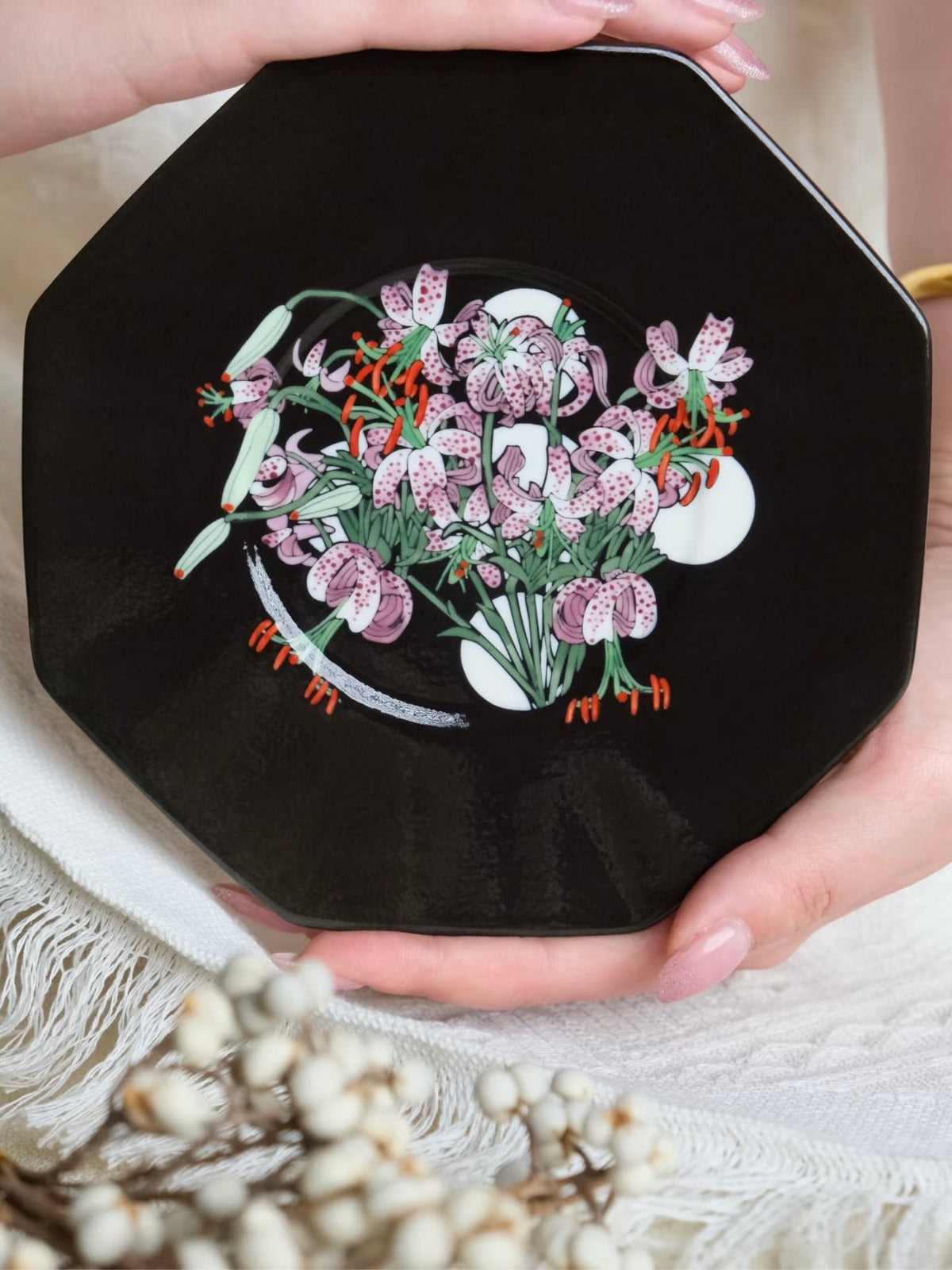 Ease Space Collection – Octagonal Porcelain Plate with Tiger Lily Motif, 15.2cm