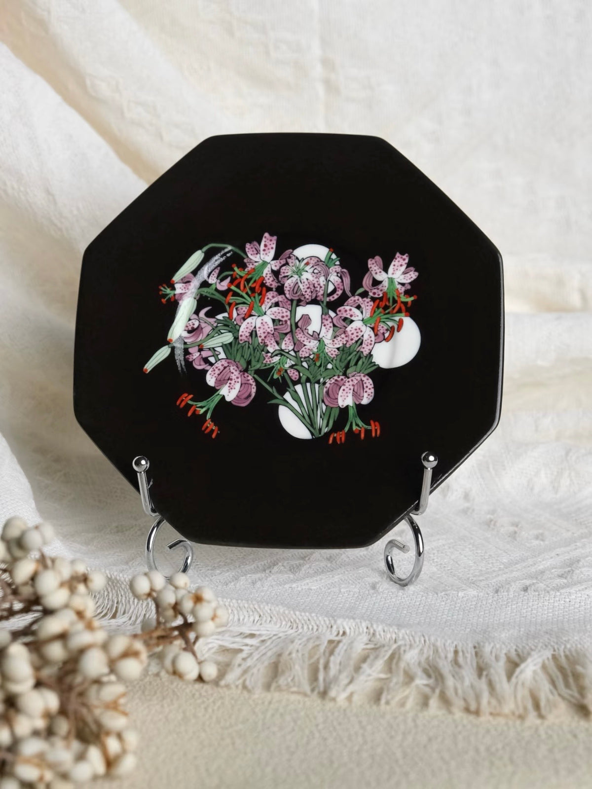 Ease Space Collection – Octagonal Porcelain Plate with Tiger Lily Motif, 15.2cm